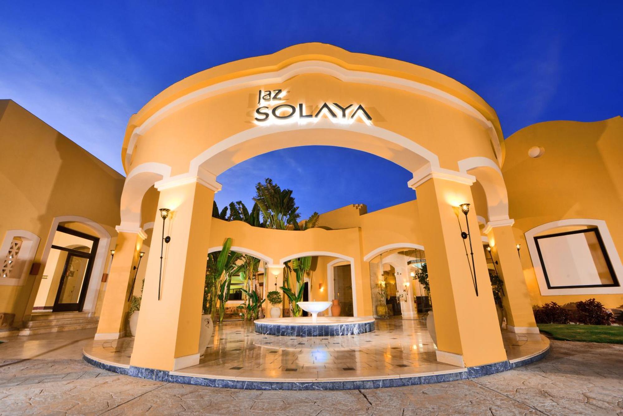 Deluxe Familienzimmer mit Poolblick